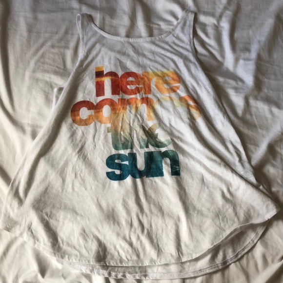 Bundle of summer t-shirts and tank tops - Picture 8 of 10